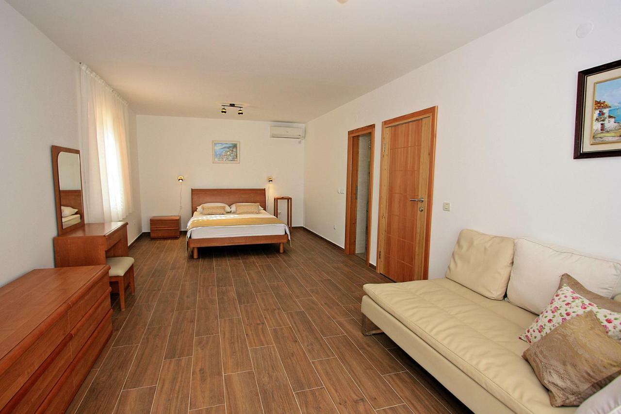 Villa V&D Milna  Zewnętrze zdjęcie