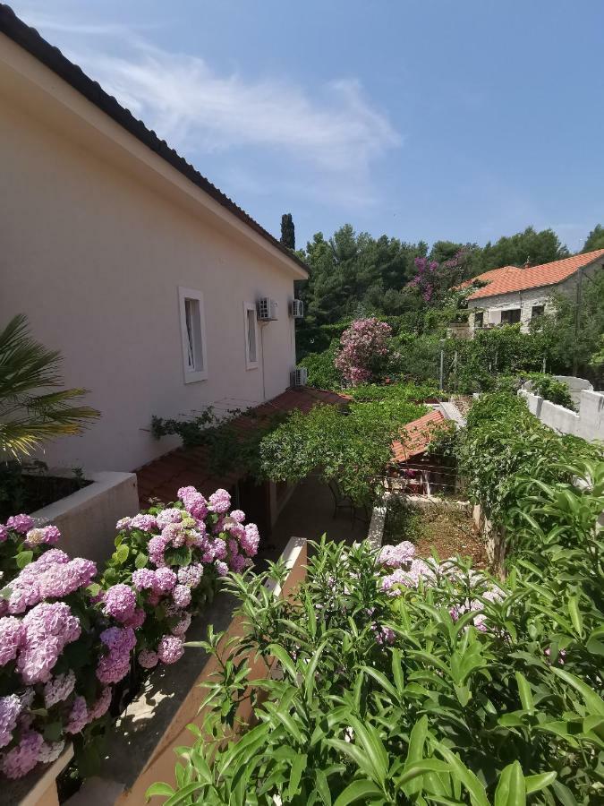 Villa V&D Milna  Zewnętrze zdjęcie